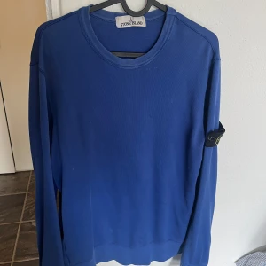 Stone island  - Jätte bra skick, inga fel på den och inte heller så använd 