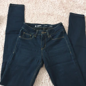 Mid rise jeans storlek XS (även XXS)  - Jeans i sorlek XS