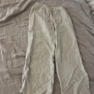 Linnebyxor lowwaist - Lågmidjade linnebyxor som är nästan helt oanvända! 