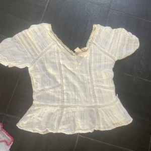 Sommar topp - Jättefin sommar topp från hm, liten i storleken💕