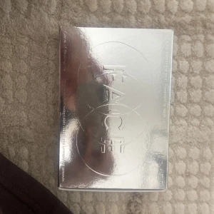 Jimin solo face album - Säljer för 170+ frakt innehåller allt från original skriv endast om du är seriös och vill köpa 