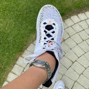 Jordan Lukas - Tja säljer ett par basketskor. Använda kanske 3-4 gånger i bra skick!