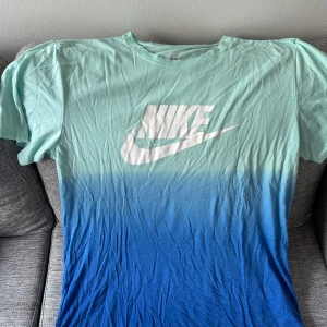 Nike T-shirt  - Bra skick Högst bud får den 