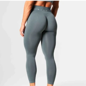 Relode prime scrunch tights  - Relode prime scrunch tights- Grön Storlek XXS, men passar XS. Köptes för 699kr. Använda en gång men säljer då jag har för många. 415kr inklusive frakt om jag postar med frimärken!🩷skriv för fler frågor eller bilder! Kolla gärna mina andra annonser