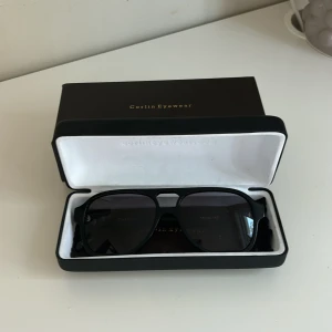 Corlin eyewear - Skit snygga solglasögon, ge prisförslag är lite osäker för vad jag vill sälja dem för, NYPRIS är 1299