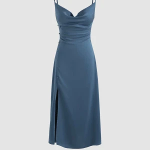 Satinklänning  - Sommarklänning från cider🤍 tredje bilden är baksidan på klänningen  