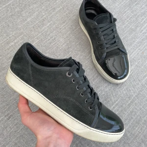 Lanvin Skor - Säljer dessa sjukt feta gråa Lanvins | Storlek 40 (UK6) Sitter större | 9/10 Skick | Box, 2st Dustbags, Extra Snören ingår | Hör av dig för fler bilder eller om du har något fundering