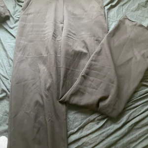 Kostymbyxa - Älskar och är mycket användbart!✨ Kan sänka priserna vid snabb affär. Inga defekter:) Är 164cm lång och garderob-utrensar. Kontakta mig för fler bilder💕