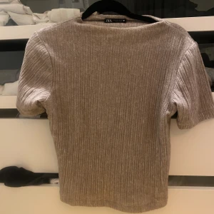 Kortärmad topp - Superfin, knappt använd. 