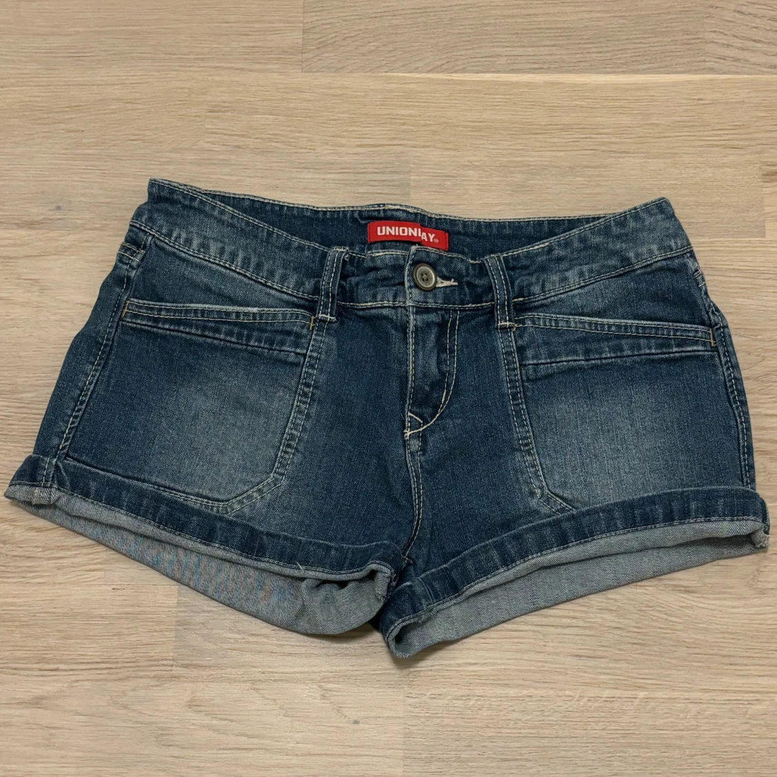 Lågmidjade jeansshorts