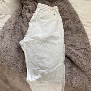 Linnebyxa - Linnebyxa från Only & Sons i storlek S.  Fint skick. 