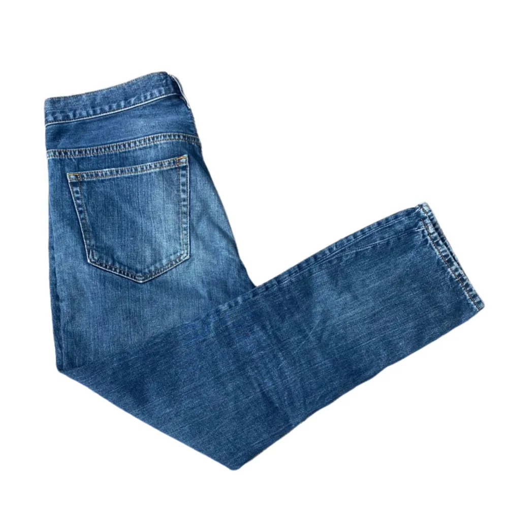 Säljer dessa sjukt feta acne studios jeans, (slimfit). Skick 9/10, inga defekter. Storlek: W30 L30, står L32 på jeansen men stämmer ej. Pris: 399kr, nypris: 2500kr Skriv självklart vid frågor!🙌. Jeans & Byxor.