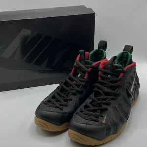 Nike Air Foamposite PRO ’GUCCI’ - Storlek 46! Väldigt bra skick, som nya! Fast pris, nypris StockX 20 000.