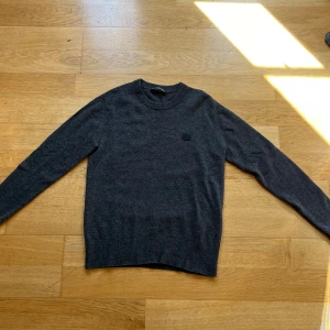 Grå Acne Studios sweater - Knappast använd Perfekt skick Unisex Passar som en small 100% ull