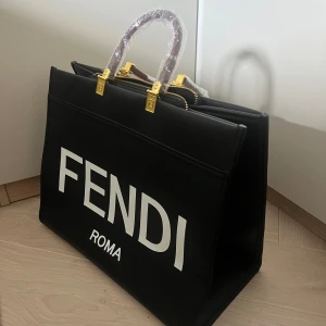 Fendi väska - Aldrig använd. 