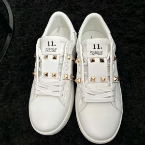 Valentino open - Säljer dessa  jätte fina valentino skor!!! Kom med bud