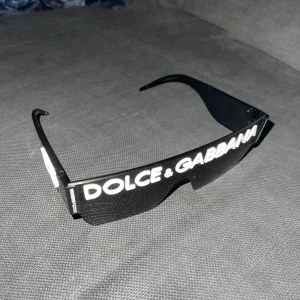 Dolce & Gabbana  - Perfekta solglasögonen till sommaren! Skick 9/10 använda väldigt sällan.  Kan tänka mig bättre pris vid snabb deal! 