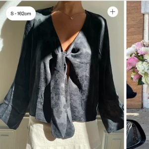 Djerf - Söker denna super fina topp i xs. S och Xxs kan funka också. Hör av dig om du säljer din