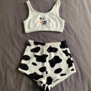 Pyjamas - Super gullig pyjamas som aldrig kommit till användning.💘