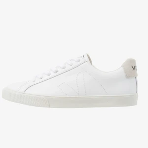 Veja sneakers  - Vita sneakers från veja!!🫶Frakt tillkommer. 