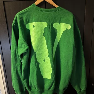 VLONE A$AP ROCKY - Tröjan är köpt på Asap rocky konserten på globen, använd ett fåtal gånger 9/10 i skick. 