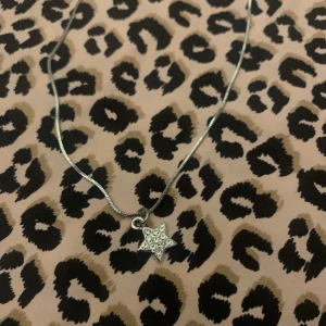 Halsband med stjärna   - Halsband med en liten stjärna ⭐️ 