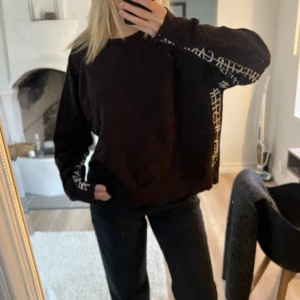tröja carin wester - tröja från carin wester med tryck på insidan av ärmarna