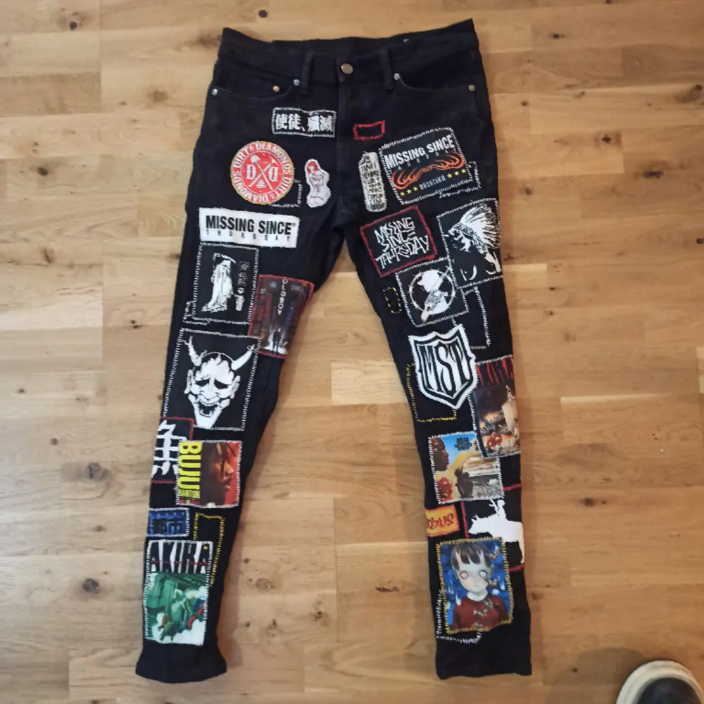 Hand stitched by me, took one month to make. Used but still great condition. Punk patch jeans. Waist 30 Length 29. Jeans & Byxor.