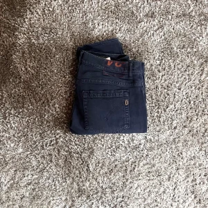 Dondup jeans - Säljer ett par  riktigt eftertraktade jeans👖- storlek 34‼️ - aldrig använda utan några som som helst skador - skriv gärna vid funderingar✏️👌, pris  diskuteras gärna 💷