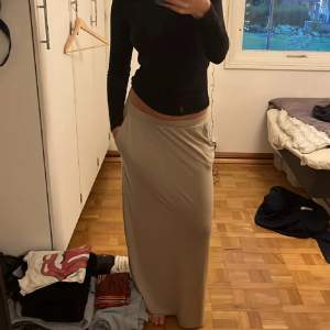 Lång kjol i ett mjukt och skönt material💓🫧🫧