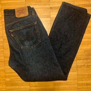 Levis 501  - Fina Levis 501 säljes. Knappt använda då dom är för små för mig, så skicket är mycket bra. Pm för fler bilder!