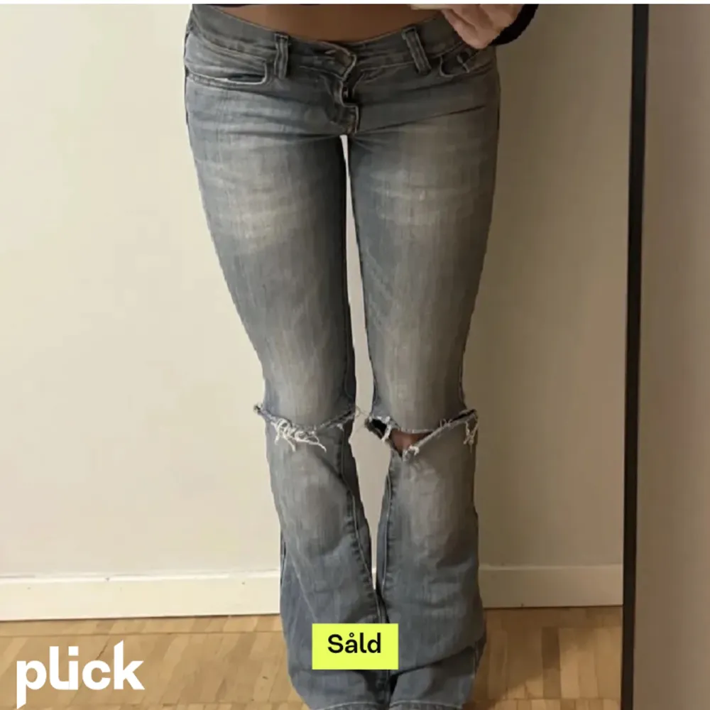 Säljer vidare domma jeansen för att du inte passar mig! Midjemått 36 innerbenslängd 82-83🥰🥰. Jeans & Byxor.