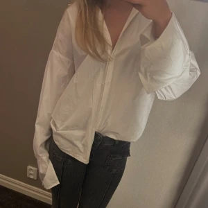 Oversized skjorta - Säljer min oversized skjorta från BikBok 
