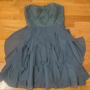 Festklänning  - Snygg festklänning 