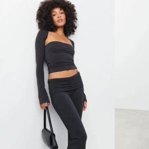 Topp  - Säljer denna populära topp använt en gång så som ny. Strl Xs, 200 kr + frakt som köparen står för. Pris kan diskuteras.