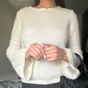 Mohair sticikad tröja  - Säljer denna stickade tröja från Inwear i ett jätte fint Moahair material💕Super fin med utsvängda armar och lite tightare vid bysten💕