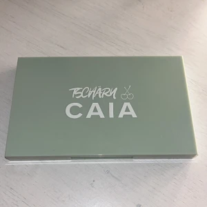 Palette från Caia - Super fin palette från Caia som tyvärr inte kommer till någon användning! Helt oanvänd bortseende från när jag har testat färgerna på handen! Ny pris 595, mitt pris 199 men kan diskuteras!❤️