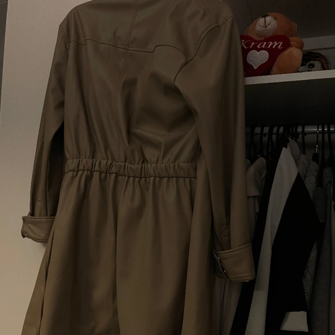 Beige regnkappa - 90