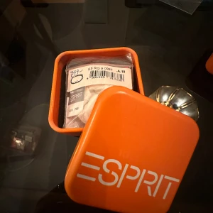 Oanvänd silver ring från SPIRIT  - Silver ring i toppskick från SPIRIT! Finns machande armband och allt är oanvänt ! 