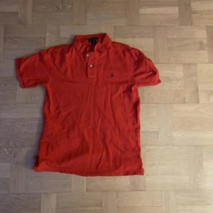 Ralph Lauren polo - Inga defekter men storlek är fel. Den är lite för liten för mig och jag är 188 längd så den är ungefär M/S