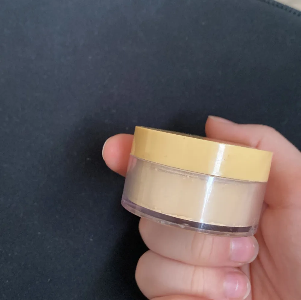 Banana setting powder. Nästan aldrig använt. Nypris 300kr. Muu.