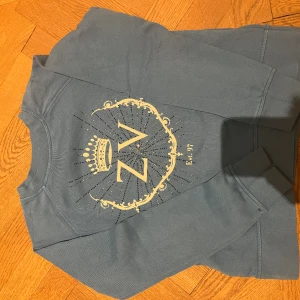 Zadig tröja  - Seljer min jätte fina Zadig tröja som jag inte andvänt så många gånger typ 2 gånger seljer den då den inte riktigt kommer till användning❤️ kan absolut diskutera pris ❤️ hör av er om intresse finns ❤️(vet ej vad storleken) sorry ❤️