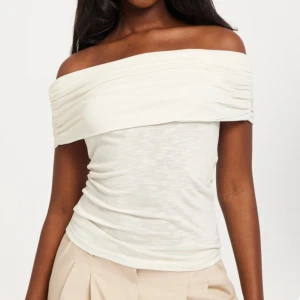 Off shoulder topp - Off shoulder topp från Nelly. Aldrig använd. 🥰