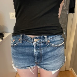 Zara jeansshorts  - Säljer dessa jeans shorts från zara i storlek 38