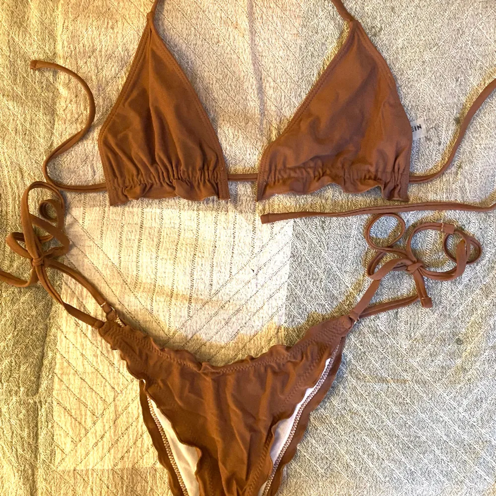 Fin brun bikini. Verkligen super fin men inte rikigt min stil längre. Skriv för mer info/bilder 🤍😽. Övrigt.