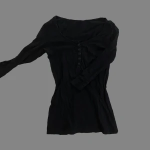 snygg svart långärmad tröja🕸️ - jättesnygg tröja med fin passform! 