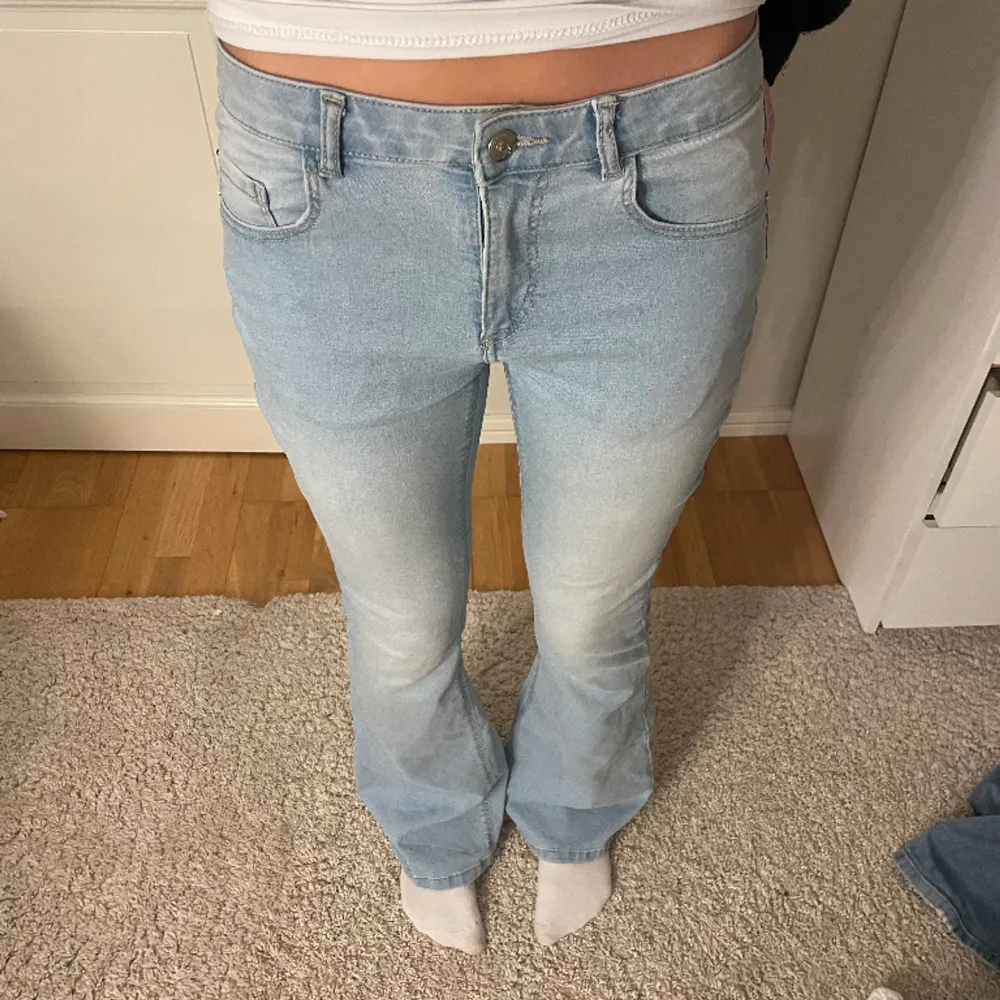 Jeans, Midjemått: 38 Innerbenslängd: 83. Jeans & Byxor.