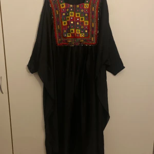 Klänning  - I fint skick, djur och rökfritt hem.