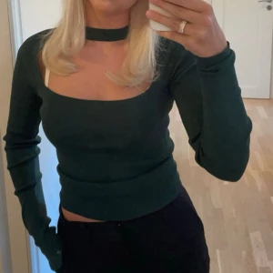 Cut out tröja  - Zara cut out tröja i mycket bra skick.