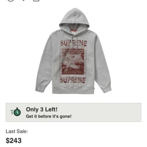 Supreme Hoodie - En av de coolaste Supreme hoodies gjorda enligt mig, tyvärr sitter den ej som jag vill då den mer passar M, har lite flaws som syns på bilderna.